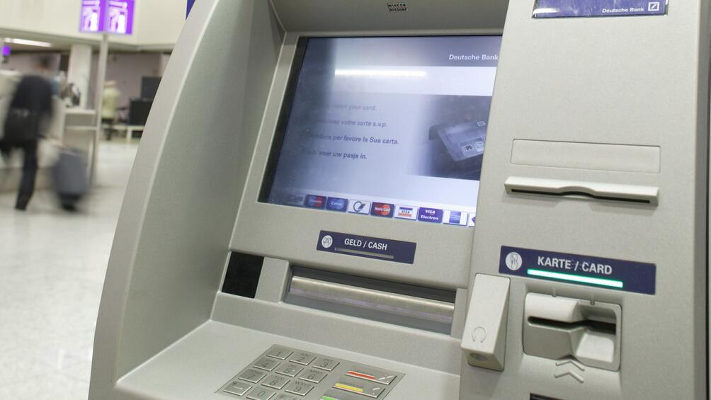 Банковият клон в Несебър, в който проникнаха крадци в петък