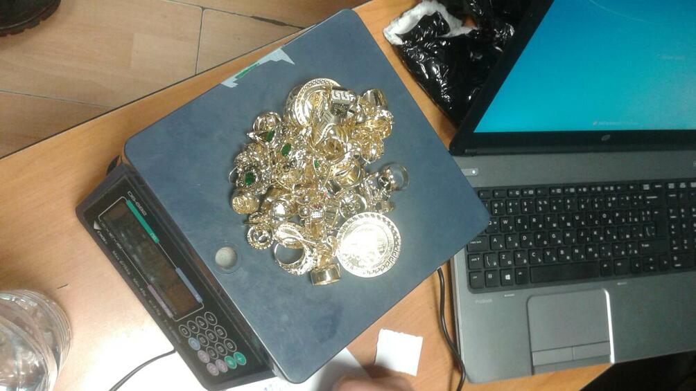 Митничари откирха над половин килограм контрабандни златни накити при проверка