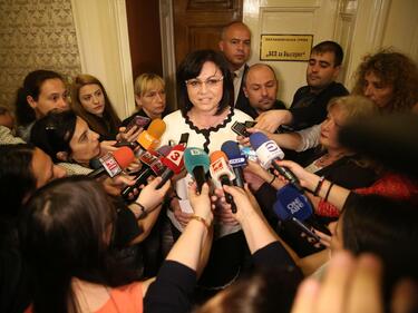 Корнелия Нинова поиска от председателя на ЕП да се разграничи от Джамбазки
