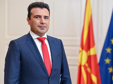Зоран Заев гласува и призова за масово участие в референдума