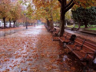 Есенно: Облачно и дъждовно