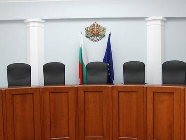 Новите конституционни съдии се заклеха
