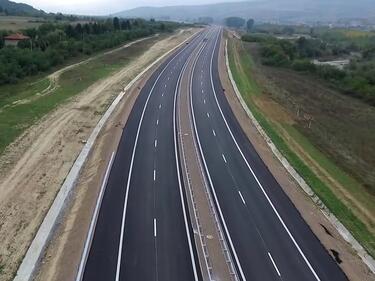 Двама от трима доволни от новите пътища и магистрали в страната