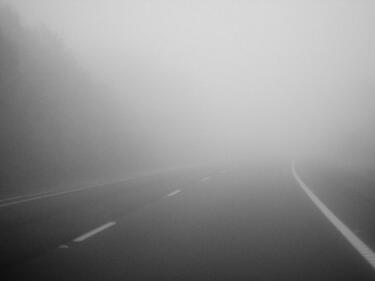 Мъгла ограничава видимостта в Антоновско и Омуртагско
