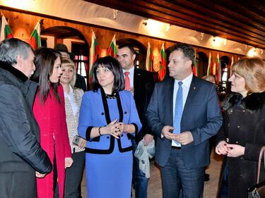 Парламентът ще проведе тържествено заседание във Велико Търново на 16 април