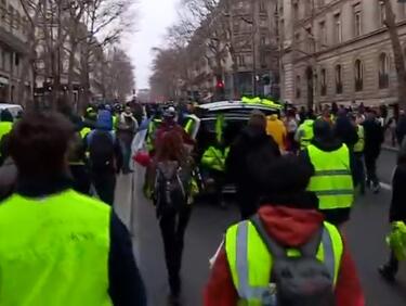 "Жълтите жилетки" пак в сблъсък с френската полиция
