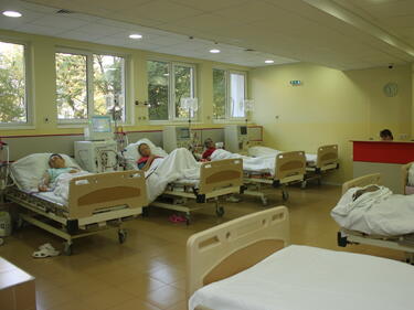 Болни на хемоидализа в Ловеч останаха без медикаменти

