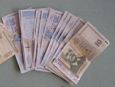 Възстановяват парите на хората, източени от банкерката в Нова Загора