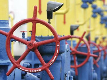 Цената на природния газ в Европа се срина с 50%
