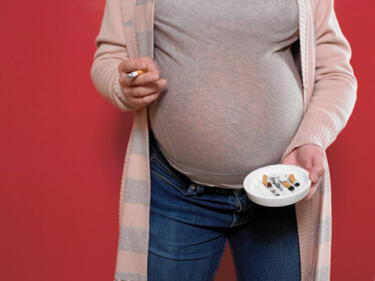 Училище за бременни отказва бъдещи майки от цигарите