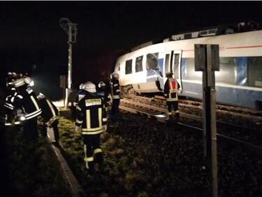 Осем в болница след катастрофа между влак и камион в Германия