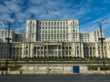 Румънските депутати свалиха правителството