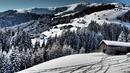 Лавина затрупа скиори в Алпите
