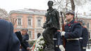 Радев положи венец пред паметника на Никола Вапцаров