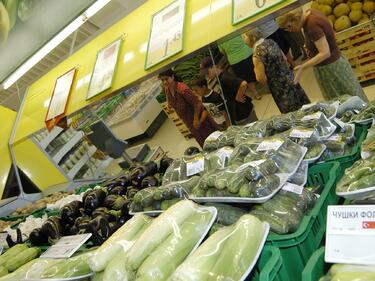 Два от три хранителни продукта в големите търговски вериги са български