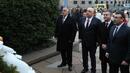 Борисов и трима министри поднесоха цвета пред паметника на Апостола