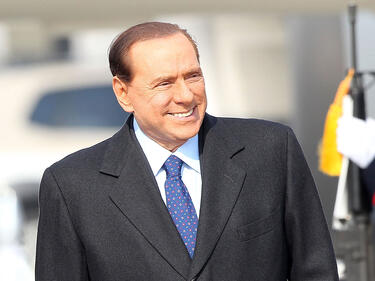 Берлускони се предложи за организатор на кастинг за стюардеси 