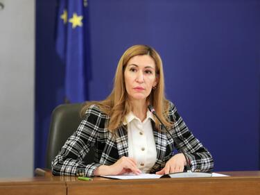 Ангелкова: До 13 юни няма да се възстановяват предплатени суми за почивки
