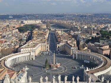Радев отложи посещението си във Ватикана за 24 май заради коронавируса в Италия