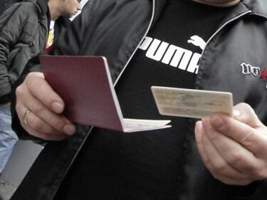 Паспортните служби в София вече обслужват с удължено работно време