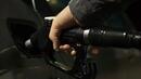 Шофьори зареждат за символични суми на бензиностанция на Марешки в знак на протест
