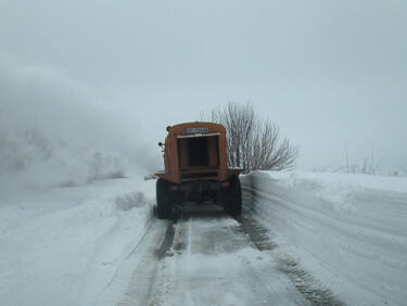 Зимата се завърна: Глобяват фирми за забавено снегопочистване в София и на „Тракия“
