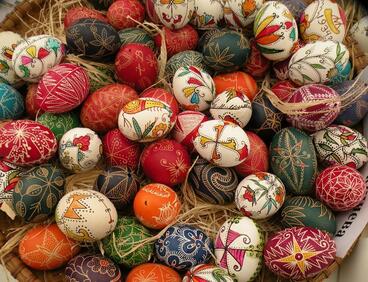 Традиции и поверия за празничната трапеза на Великден
