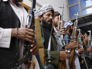 Продължава настъплението на талибаните към Кабул
