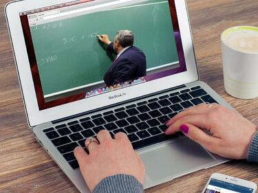 Училищен директор: Онлайн обучението е спасителна алтернатива