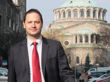 Евродепутат: Всички кандидат-президенти се мерят с Радев
