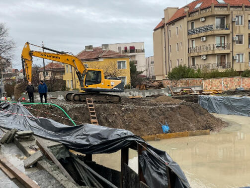 В бургаския квартал Сарафово свличане на земна маса на строителни