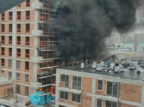 Пожар в новострояща се сграда на Цариградско шосе предизвика силно