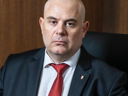 Главният прокурор Иван Гешев ще сезира днес Конституционния съд във