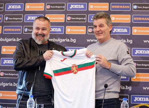 Ясен Петров дебютира начело на България с кошмарна загуба и