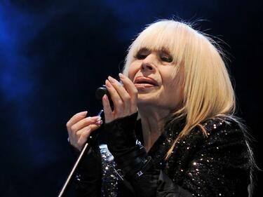Лили Иванова отлага свои концерти заради заболяване
