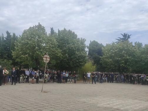 Стотици колеги близки и приятели на загиналите бургаски полицаи Атанас