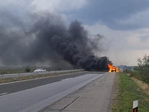 Джип се запали на автомагистрала Тракия По информация на свидетели