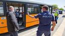 Две жени бият и псуват в автобус в София