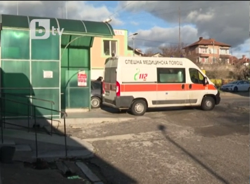 В Бургаско заловиха група нелегални мигранти превозвани в линейка Задържани