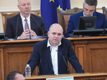 Депутатът Влади Панев и негови колеги внесоха в НС проект за легализация на конопа