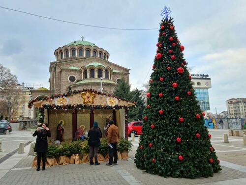 Къщичка със сцената на Рождество Христово беше открита на столичния