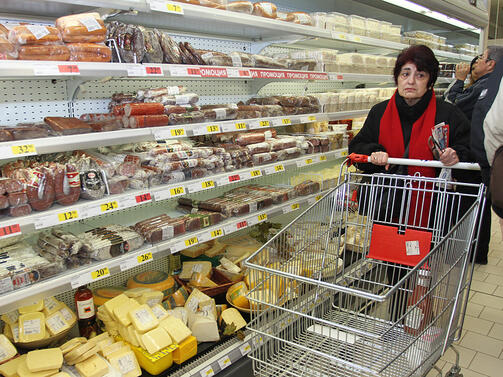Основните хранителни стоки в България са поскъпнали с близо 50%