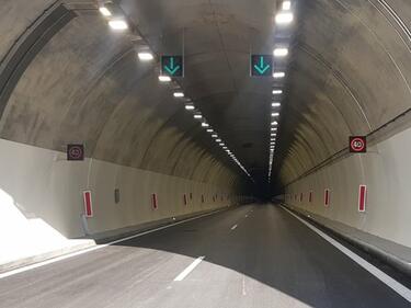 АПИ: Тунел "Железница" е с две напречни връзки за линейки и пожарни
