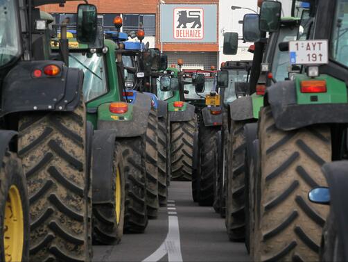 Хиляди трактори поеха днес към белгийската столица Брюксел Фермерите протестират