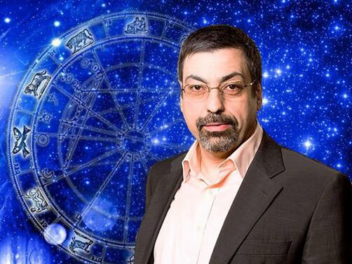 Известният руски астролог Павел Глоба изследва звездното небе и разположението
