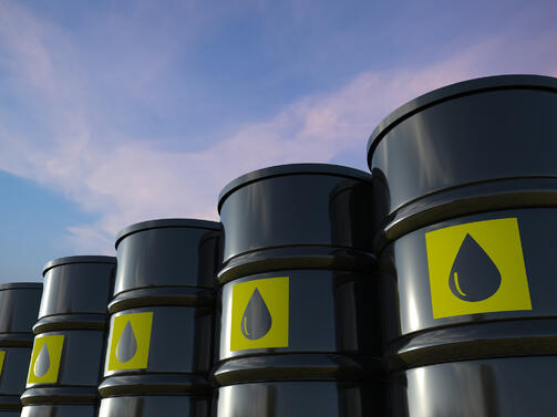 Анализатори цитирани от агенция Ройтерс предричат рязко поскъпване на петрола