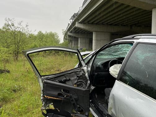 Лек автомобил падна от мост на АМ Струма Инцидентът е