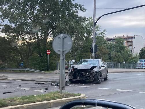 релищни пътни инциденти белязаха неделната сутрин в София Рано в