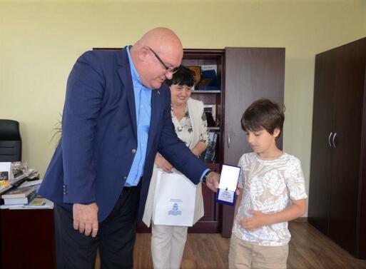 Кметът на Видин поздрави 9 годишния Иван постигнал максимален резултат на