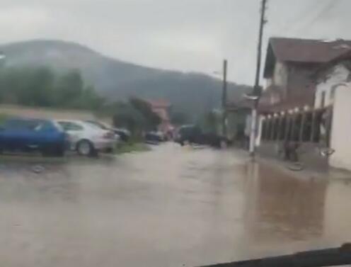 Наводнение в ботевградското село Врачеш Наводнени са къщи на място